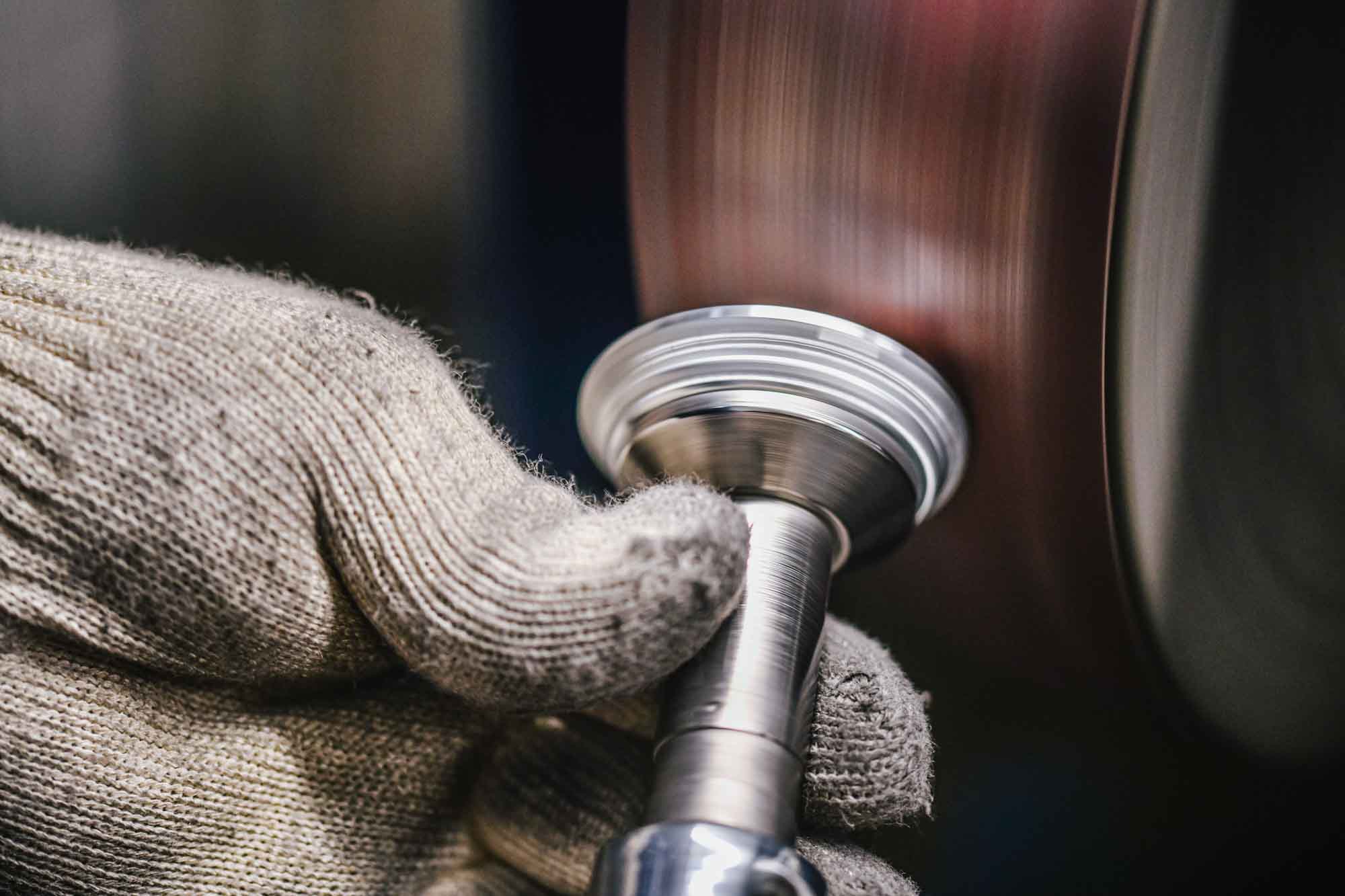 Custom luxury metal perfume cap craftsmanship