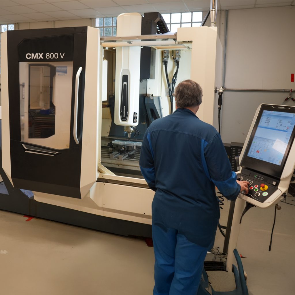 segede_machine_DMG_commande_numerique_bouchon_zamak_alumminiu